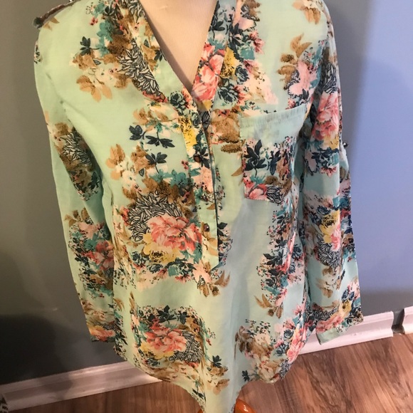 V neck chiffon blue  flowered printed blouse- S - Picture 2 of 7